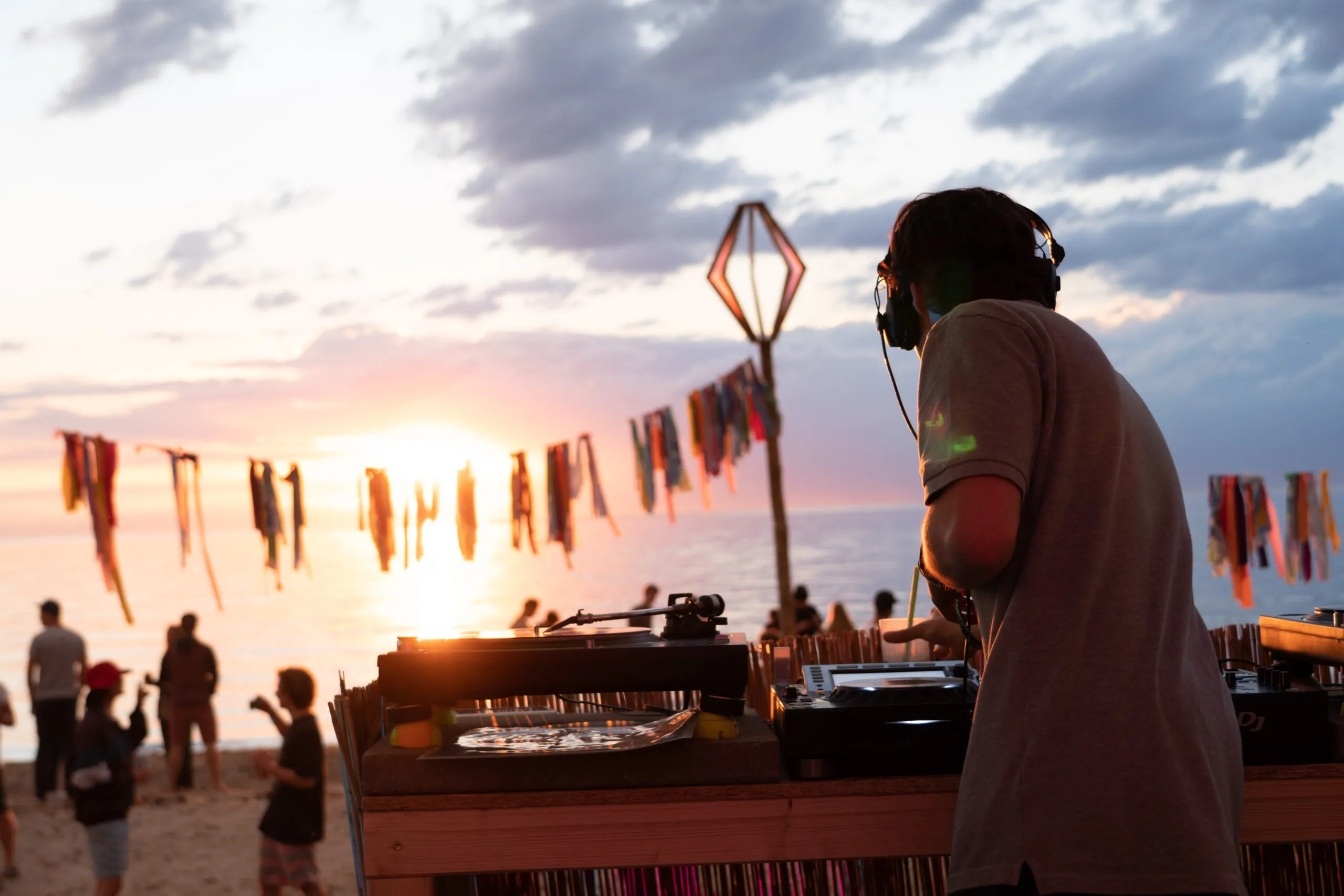 Live-Produktion bei Sonnenuntergang